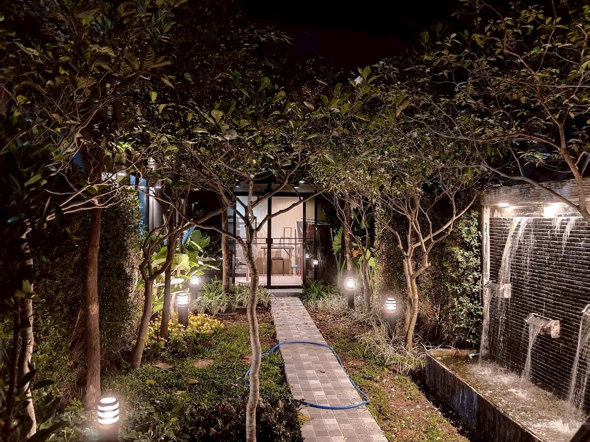 ให้เช่าทาวน์โฮมนนทบุรี บางใหญ่ บางบัวทอง : ทาวน์โฮม หลังมุม ร่มรื่น สไตล์บาหลี อยู่ใกล้ส่วนกลาง มีที่ชาร์จรถ EV ใกล้เซ็นทรัล เวสเกต