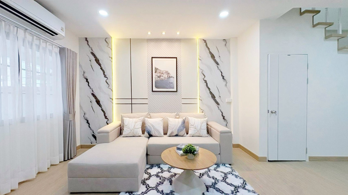 ขายทาวน์โฮมลาดพร้าว101 แฮปปี้แลนด์ : < ผ่อน 12,xxx บาท > 💖🏡 บ้านทาวน์โฮม 2 ชั้น สไตล์โมเดิร์นอิงลิช  🚅 ใกล้ MRT เดินทางสะดวกสบาย