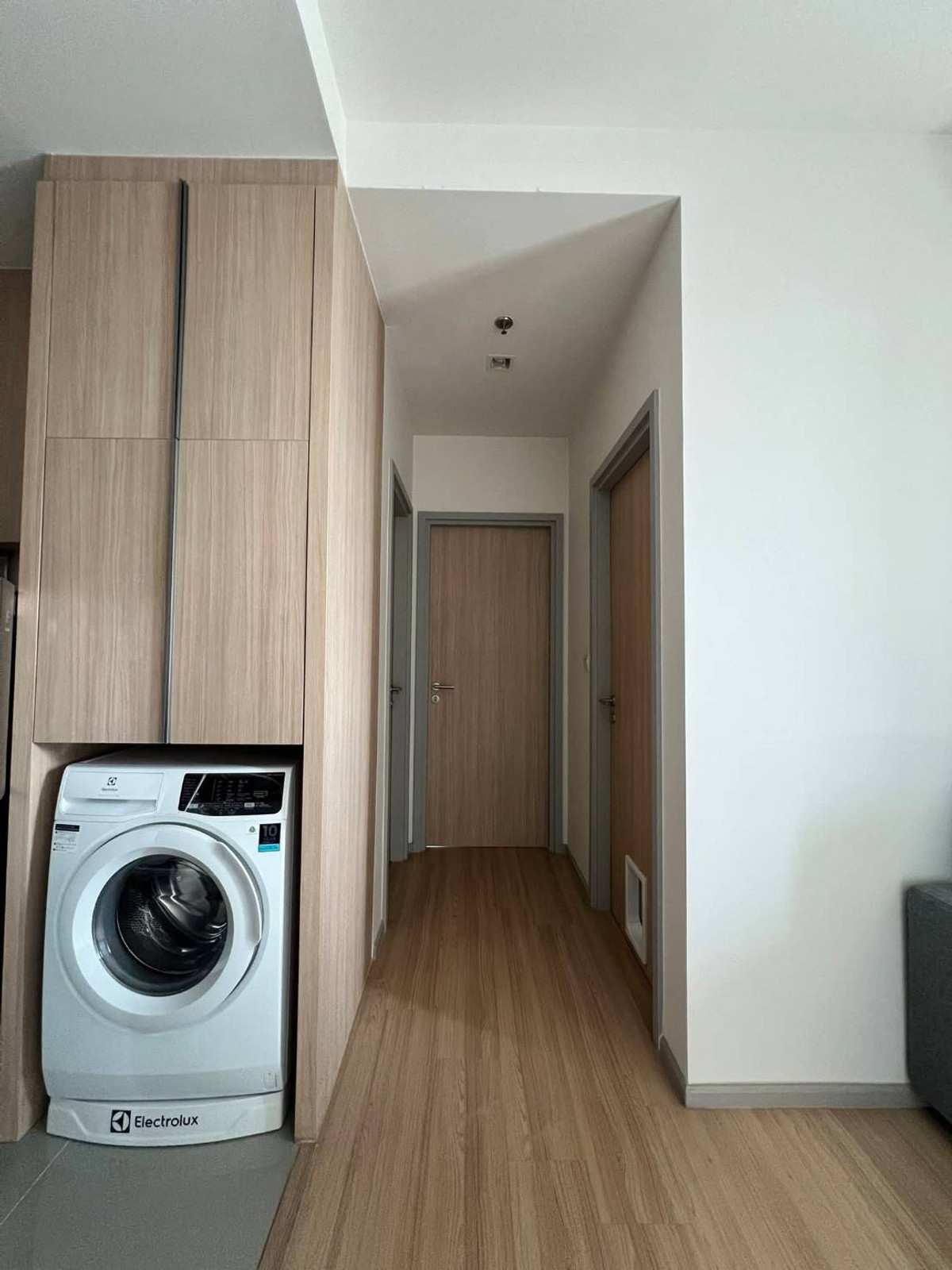 For SaleCondoSapankwai,Jatujak : The owner wants to sell Price can be negotiated! M jatujak 2 bedrooms, pet friendly, very good position, ready to view, dont miss it, if interested contact 0876358339 K.Mang.