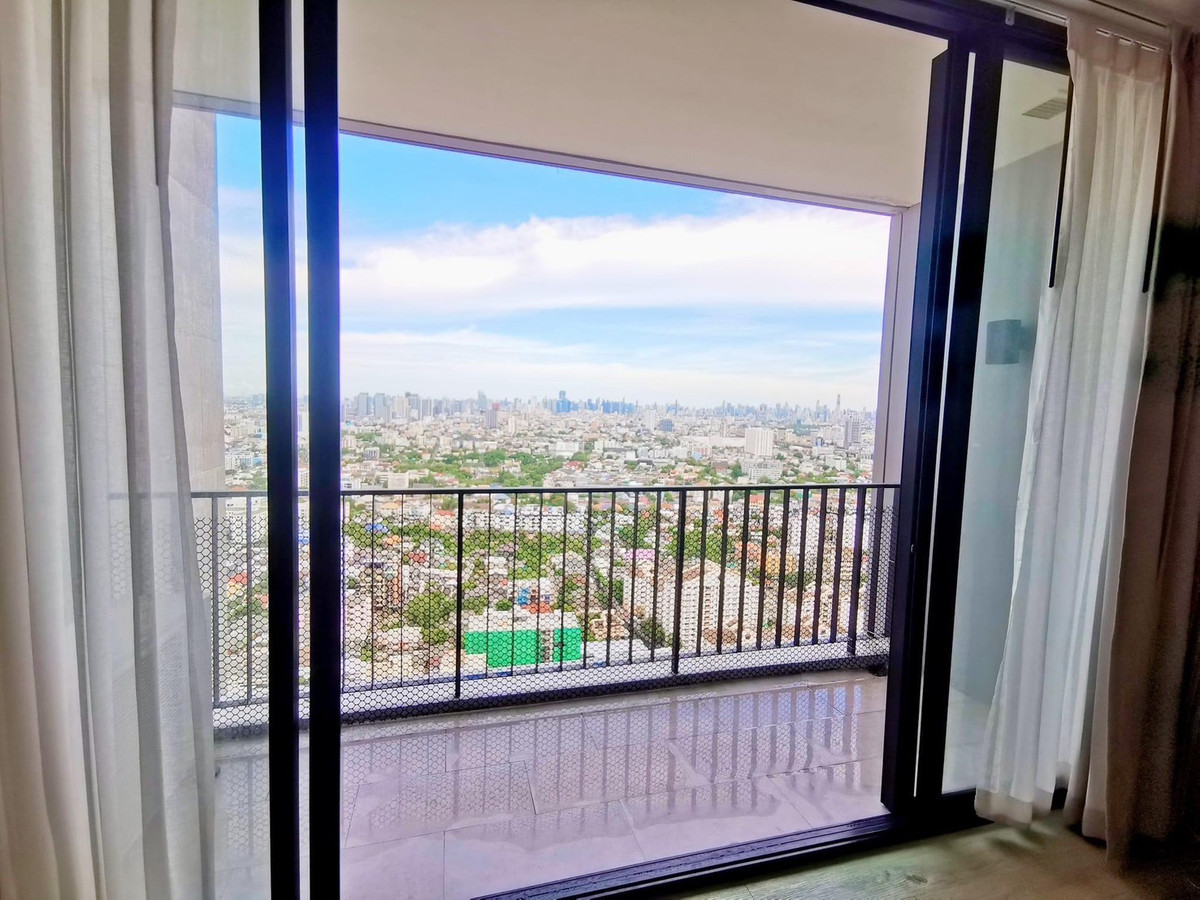 ขายคอนโดลาดพร้าว เซ็นทรัลลาดพร้าว : ขายด่วน! ราคาดีมากกก the issara ladprao ชั้นสูง ทิศใต้นะคะ วิวดีมาก ใกล้ MRT ลาดพร้าว ทำเลดี ห้องหายาก สะดวกสบาย ใกล้ห้างเซนทรัลลาดพร้าว BIG C ลาดพร้าว สนใจติดต่อ 0876358339 K.นาง 