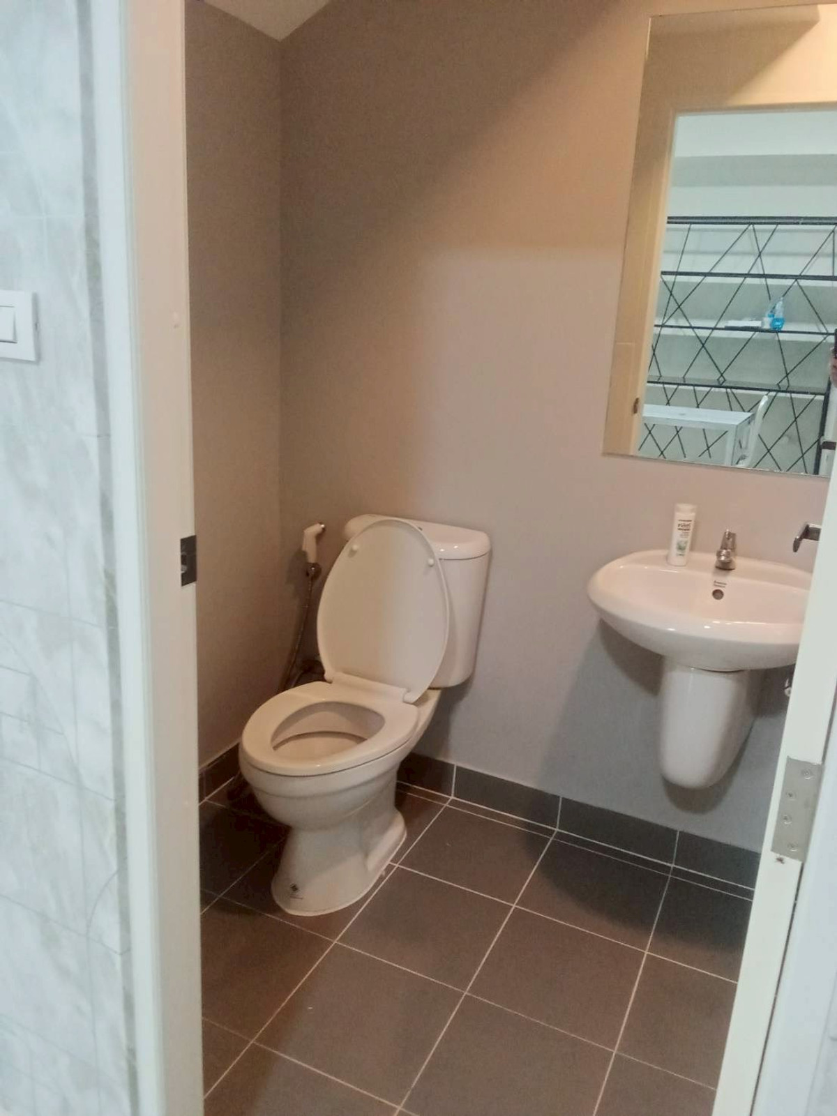 ให้เช่าทาวน์โฮมนนทบุรี บางใหญ่ บางบัวทอง : ทาวน์โฮม หลังมุม ร่มรื่น สไตล์บาหลี อยู่ใกล้ส่วนกลาง มีที่ชาร์จรถ EV ใกล้เซ็นทรัล เวสเกต