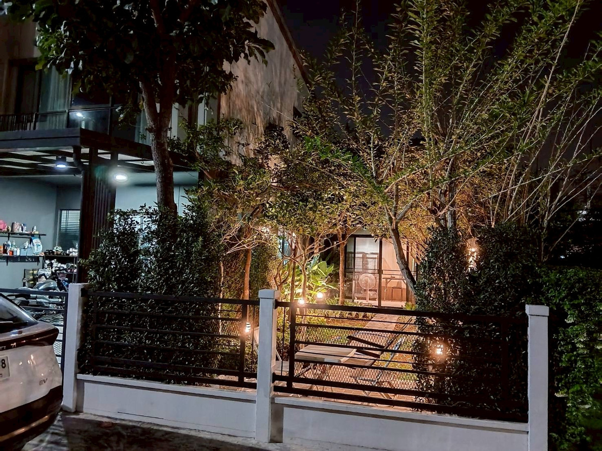 ให้เช่าทาวน์โฮมนนทบุรี บางใหญ่ บางบัวทอง : ทาวน์โฮม หลังมุม ร่มรื่น สไตล์บาหลี อยู่ใกล้ส่วนกลาง มีที่ชาร์จรถ EV ใกล้เซ็นทรัล เวสเกต