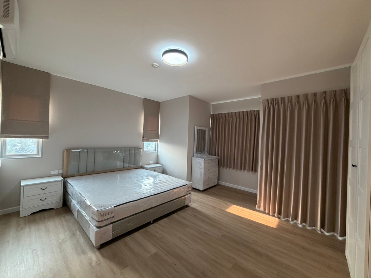 For RentCondoPattanakan, Srinakarin : Condo for rent, Supalai Park Srinakarin, newly renovated, ready to move in. Next to the MRT Yellow Line