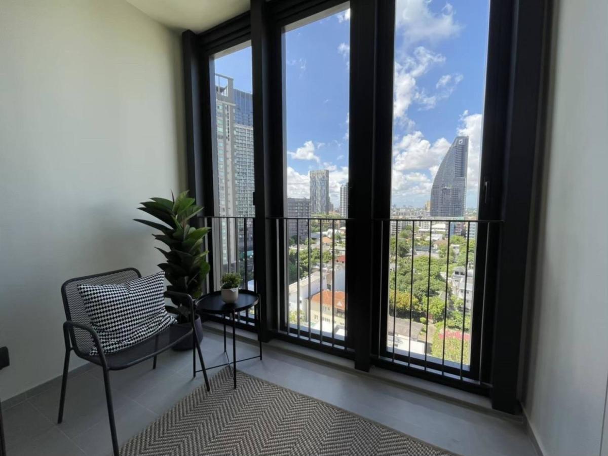 For RentCondoSukhumvit, Asoke, Thonglor : 🔥For Rent Now🔥 Beatnik Sukhumvit 32. Spacious room, south-facing, excellent ventilation, cool and comfortable all day. Fully furnished and ready to move in. Near BTS Thonglor