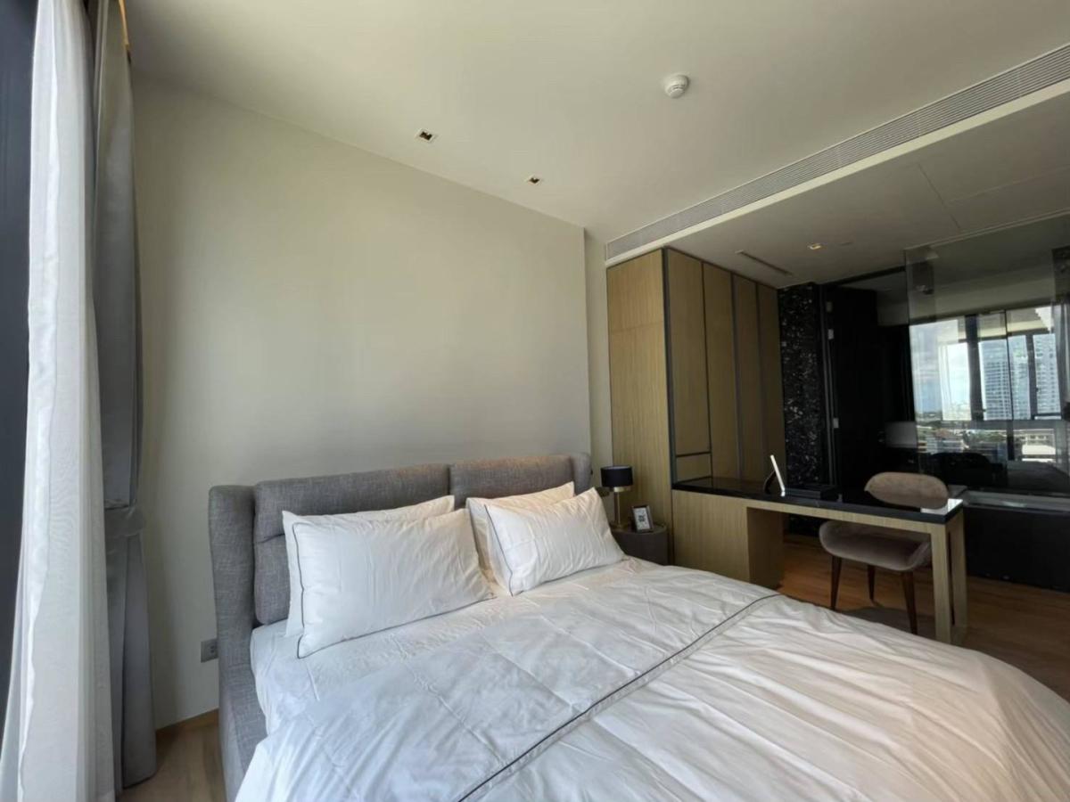 For RentCondoSukhumvit, Asoke, Thonglor : 🔥For Rent Now🔥 Beatnik Sukhumvit 32. Spacious room, south-facing, excellent ventilation, cool and comfortable all day. Fully furnished and ready to move in. Near BTS Thonglor