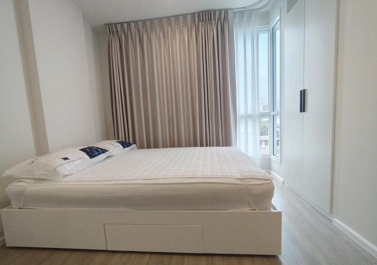 For RentCondoKasetsart, Ratchayothin : 🔥For Rent Now🔥 Blue Phaholyothin 35, beautiful middle unit, very private, fully furnished, ready to move in.