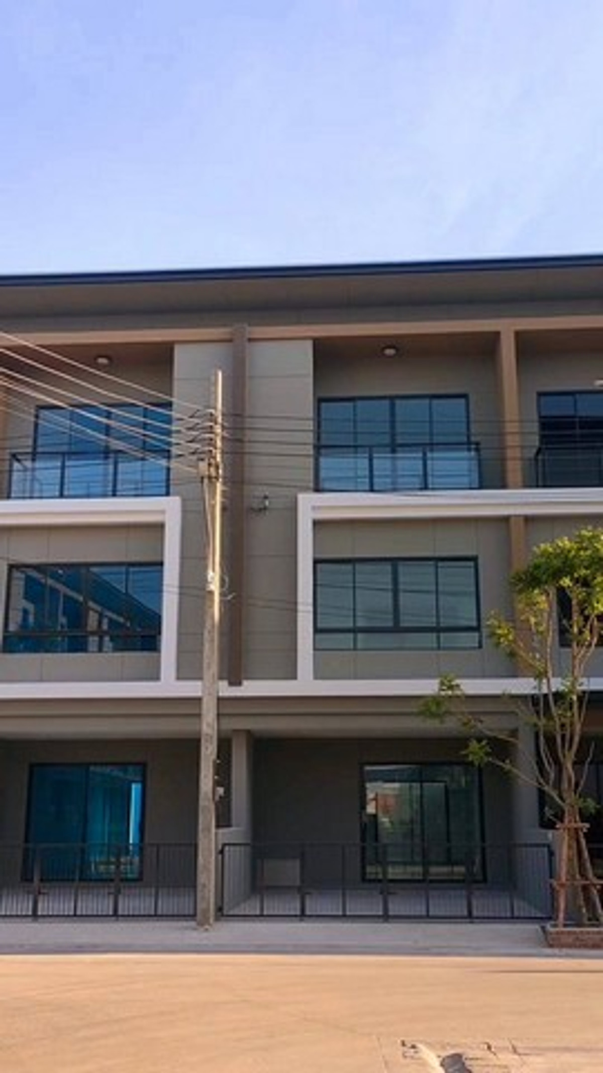 ให้เช่าทาวน์โฮมนวมินทร์ รามอินทรา : HR3189ให้เช่าทาวน์โฮม 3 ชั้น Premium Place พหลโยธิน-รามอินทรา ติดถนนเทพรักษ์  ใกล้ BTS สายหยุด 