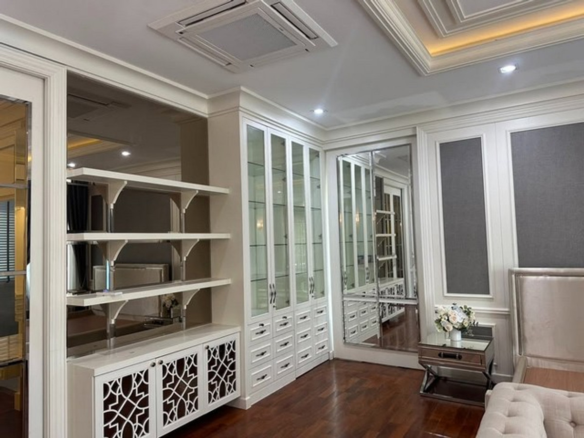 For RentHouseLadkrabang, Suwannaphum Airport : HR3194 Sell or rent a luxury detached house, Two Grand Monaco Bangna Wongwaen Project, fully furnished, ready to move in.