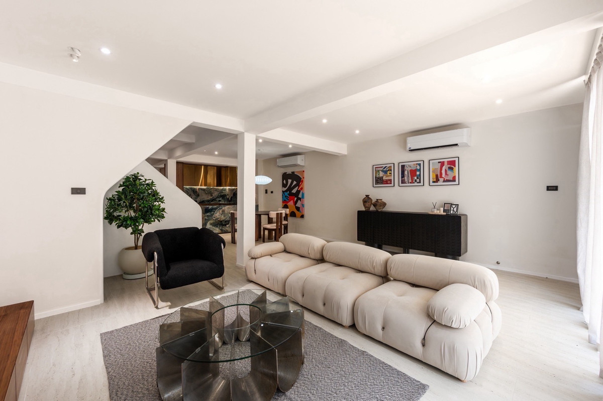 For SaleTownhomeSathorn, Narathiwat : Townhouse in Central City Location on Chan Road Near Business and Shopping Districts