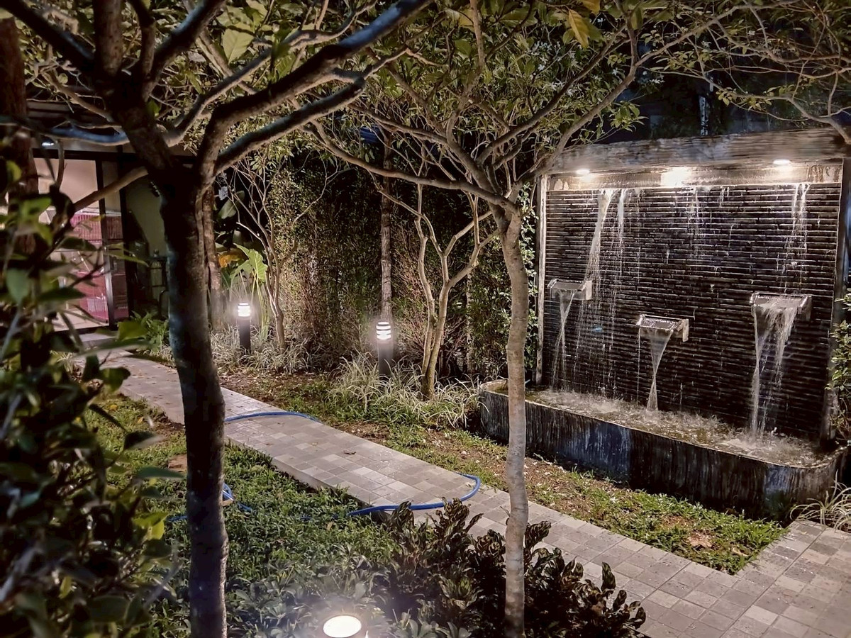 ให้เช่าทาวน์โฮมนนทบุรี บางใหญ่ บางบัวทอง : ทาวน์โฮม หลังมุม ร่มรื่น สไตล์บาหลี อยู่ใกล้ส่วนกลาง มีที่ชาร์จรถ EV ใกล้เซ็นทรัล เวสเกต