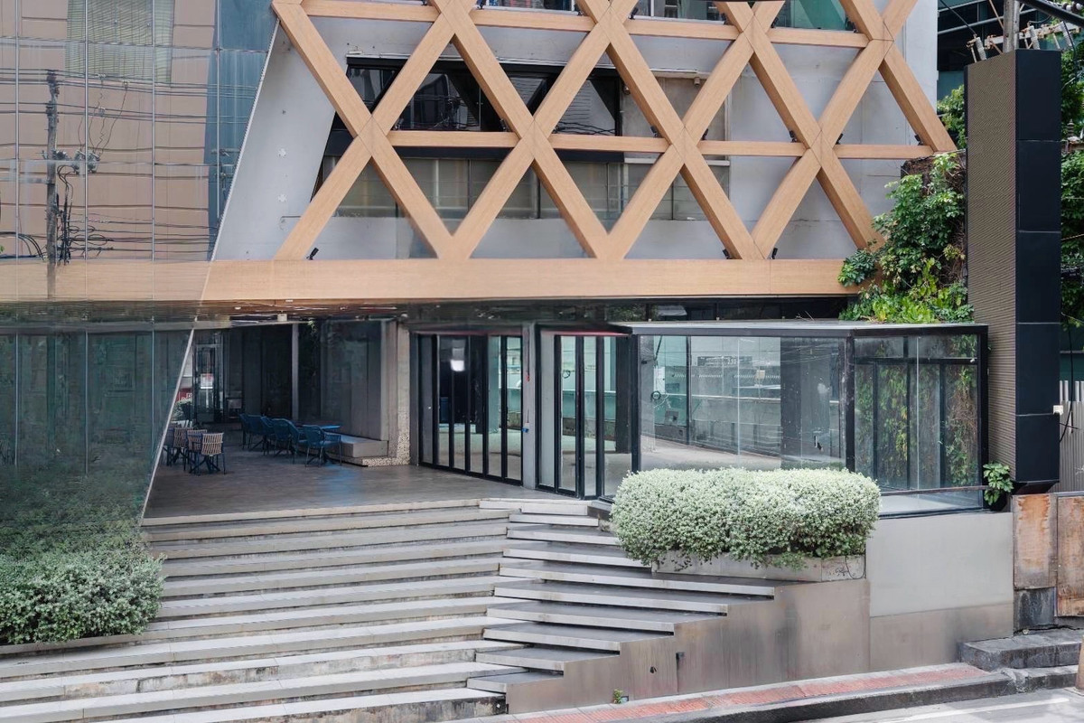 For RentRetail SpaceSukhumvit, Asoke, Thonglor : Rental space 245 sq m., next to the road, Soi Thonglor, premium location, has parking | Commercial Space 245 sqm., on G floor at Thonglor Sukhumvit 55 Bangkok