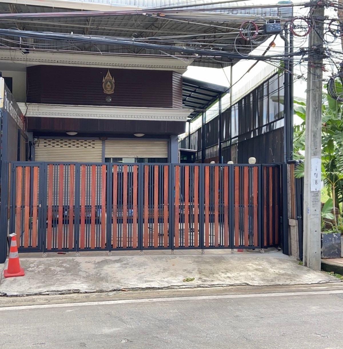 Shop HousePinklao, Charansanitwong : 🏢 Sell / rent commercial building, 4.5 floors, room along Suan Phak Road - Taling Chan | New condition, lots of space, can be used in many ways (FIFA 087-808-3690)