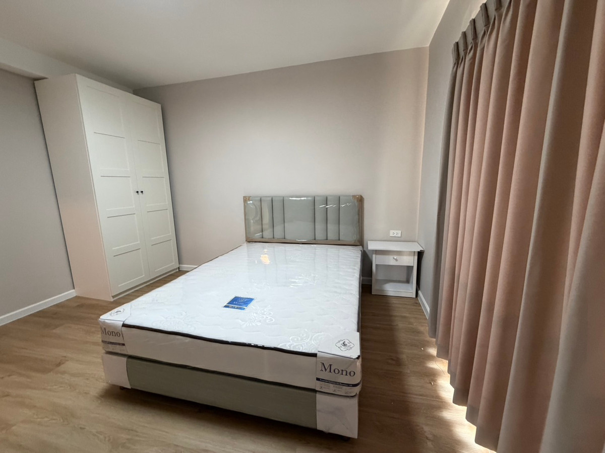 For RentCondoPattanakan, Srinakarin : Condo for rent, Supalai Park Srinakarin, newly renovated, ready to move in. Next to the MRT Yellow Line