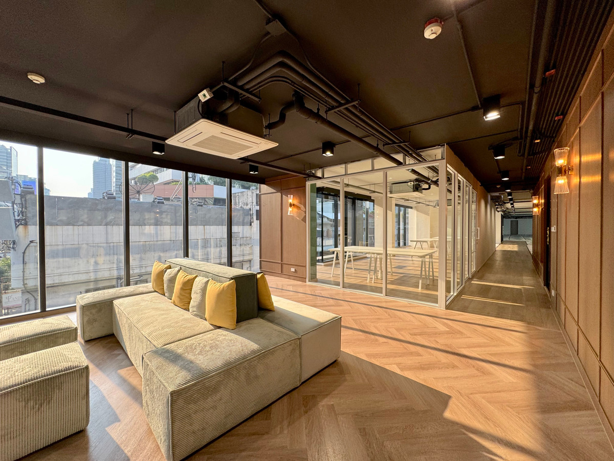 For RentOfficeSathorn, Narathiwat : New office @Sathorn📍200m from BTS Chong Nonsi | Features a lobby, Gym, parking 