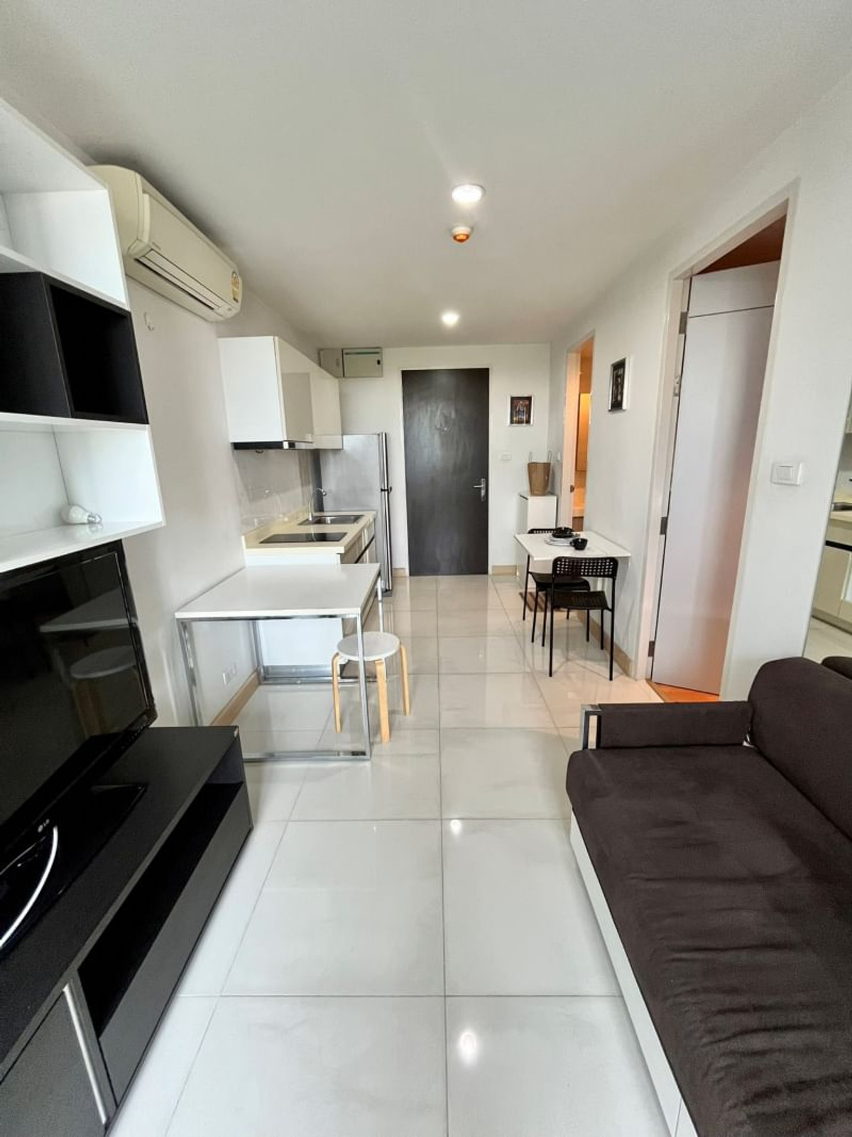 ให้เช่าคอนโดอ่อนนุช อุดมสุข : คอนโดชั้นล่าง 1 ห้องนอน 1 ห้องน้ำ ขนาด 35 ตารางเมตร ที่เดอะเพรสซิเดนท์ สุขุมวิท ให้เช่า 17,000 บาทต่อเดือน ใกล้สถานีรถไฟฟ้า BTS อุดรธานี