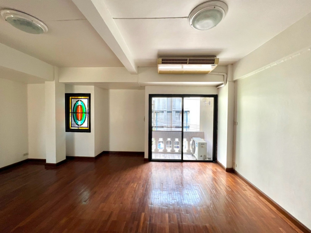 ให้เช่าโฮมออฟฟิศนานา : ให้เช่า โฮมออฟฟิศ นานา สุขุมวิท สวนเบญจกิติ ใกล้ รถไฟฟ้า BTS ใกล้ ทางด่วน และ เพลินจิต | จอดรถได้ 4 คัน