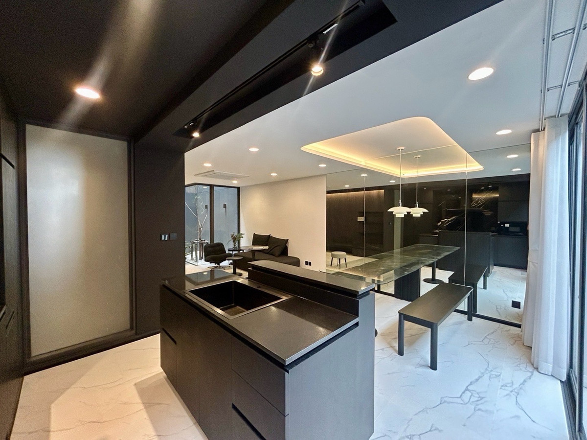 ขายทาวน์โฮมเลียบทางด่วนรามอินทรา : ทาวน์โฮมหรู 3 ชั้น แอล คิว สตรีวิทยา 2 ย่านเลียบด่วนรามอินทรา ใกล้เซ็นทรัลอีสต์วิลล์ เดินทางเข้าเมืองง่าย