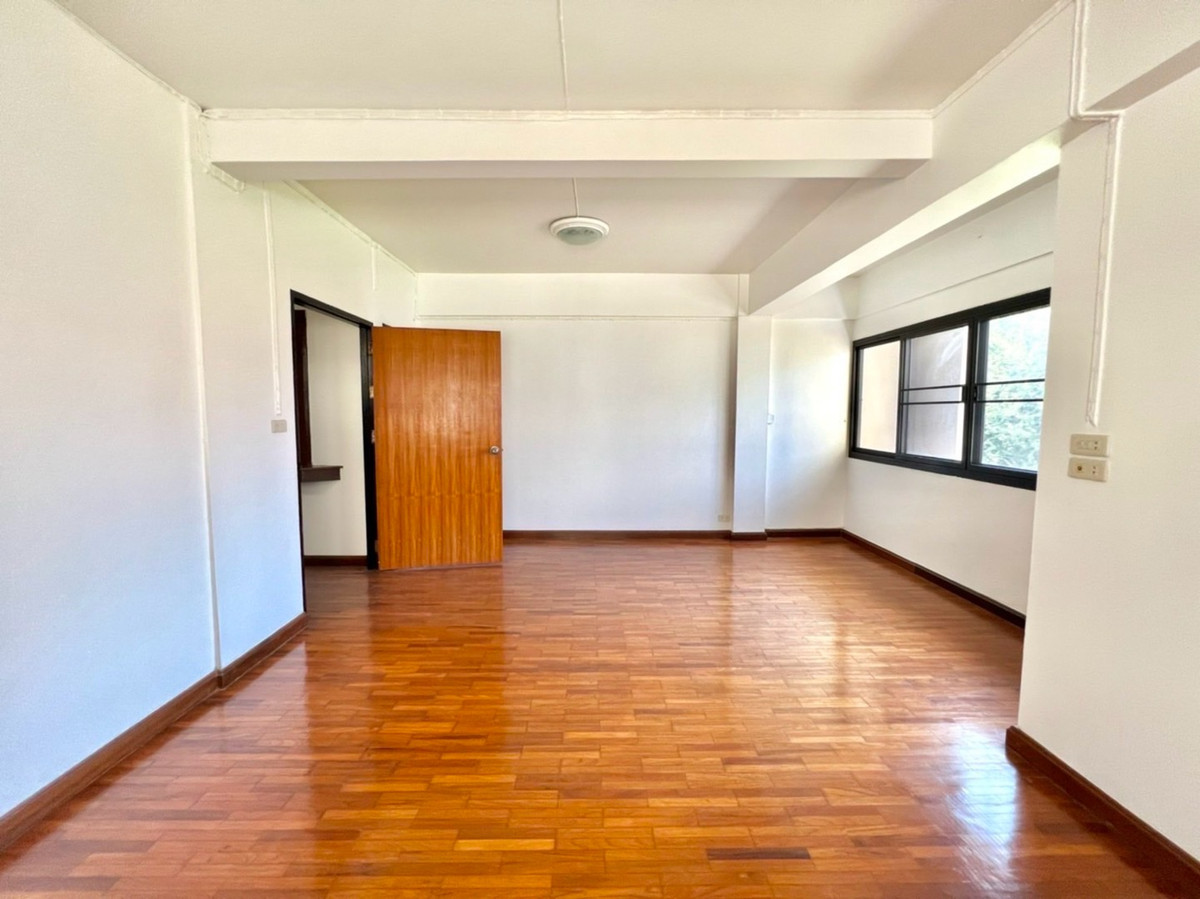 ให้เช่าโฮมออฟฟิศนานา : ให้เช่า โฮมออฟฟิศ นานา สุขุมวิท สวนเบญจกิติ ใกล้ รถไฟฟ้า BTS ใกล้ ทางด่วน และ เพลินจิต | จอดรถได้ 4 คัน