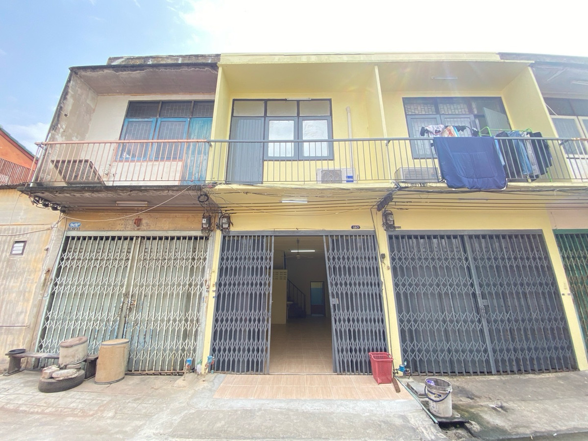 ให้เช่าทาวน์โฮมปิ่นเกล้า จรัญสนิทวงศ์ : ให้เช่า ตึกแถว 2 ชั้น ซอย จรัญสนิทวงศ์ 62 แยก 7 ใกล้สถานีรถไฟฟ้าสิรินธร 400 เมตร เลี้ยงสัตว์ได้