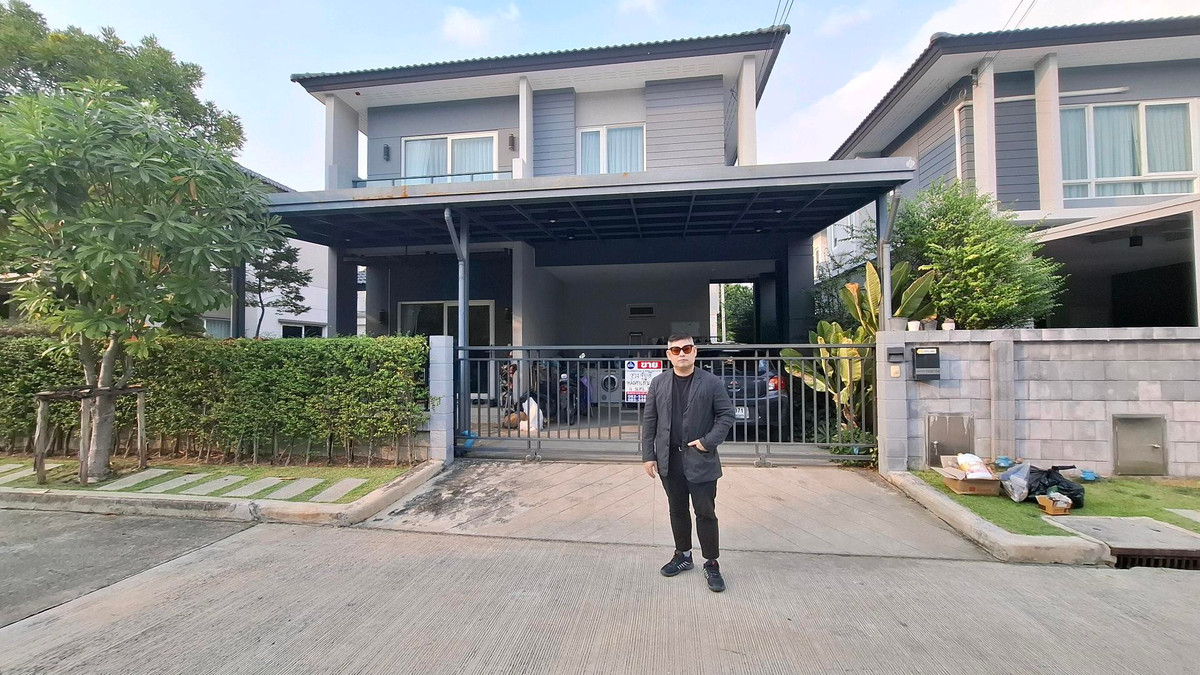 For SaleHouseBang kae, Phetkasem : Single Detached House for Sale – Centro Sathorn–Kalapapruek
2-Storey House on Bang Khae Road | Near MRT Bang Khae