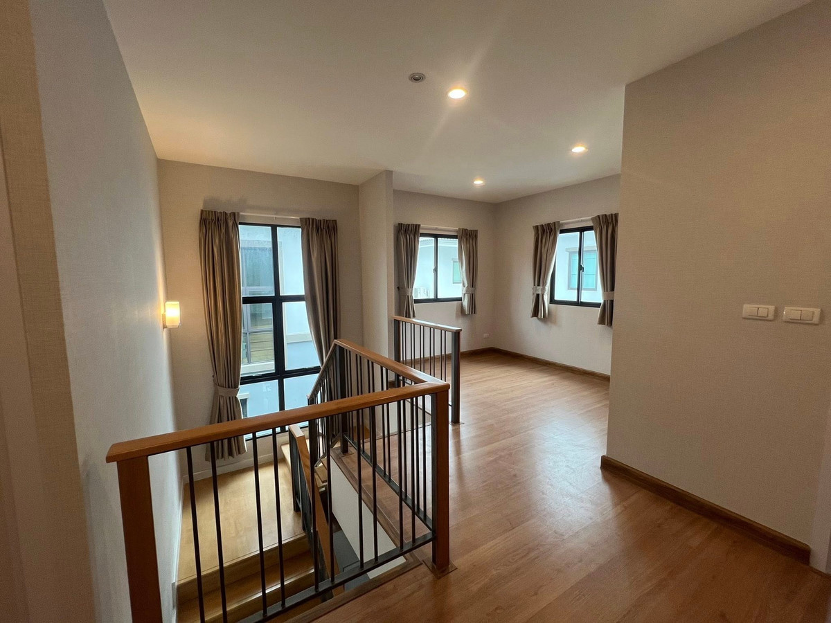 For RentHousePattanakan, Srinakarin : For rent, 52 sq m, 3 bedrooms, 3 bathrooms, 2-story detached house, Passorn Prestige Bangna-Suvarnabhumi.