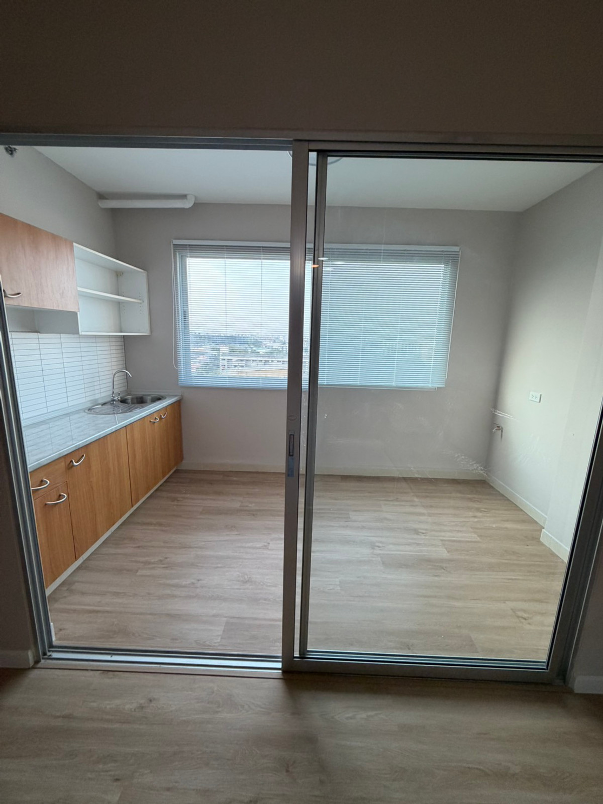 For RentCondoPattanakan, Srinakarin : Condo for rent, Supalai Park Srinakarin, newly renovated, ready to move in. Next to the MRT Yellow Line