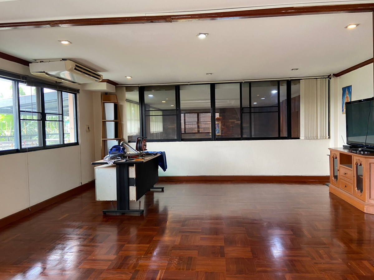 อาคารพาณิชย์ปิ่นเกล้า จรัญสนิทวงศ์ : 🏢 ขาย / ให้เช่า อาคารพาณิชย์ 4.5 ชั้น ห้องริม  ถนนสวนผัก – ตลิ่งชัน | สภาพใหม่ พื้นที่เยอะ ใช้งานได้หลากหลาย (ฟีฟ่า 087-808-3690)