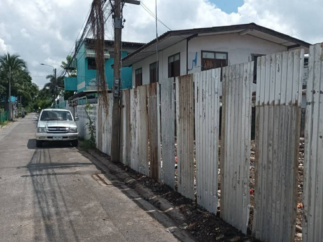 For SaleLandVipawadee, Don Mueang, Lak Si : Land for sale, Kosum Ruamjai 16, Intersection 13, size 120 sq wa, near Kamphaeng Phet 6 Road, only 2.5 km away.