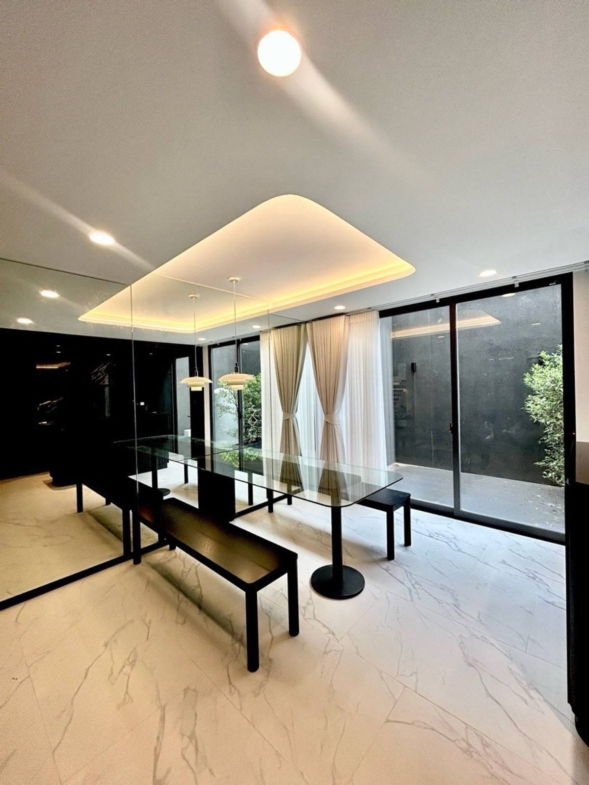 ขายทาวน์โฮมเลียบทางด่วนรามอินทรา : ทาวน์โฮมหรู 3 ชั้น แอล คิว สตรีวิทยา 2 ย่านเลียบด่วนรามอินทรา ใกล้เซ็นทรัลอีสต์วิลล์ เดินทางเข้าเมืองง่าย