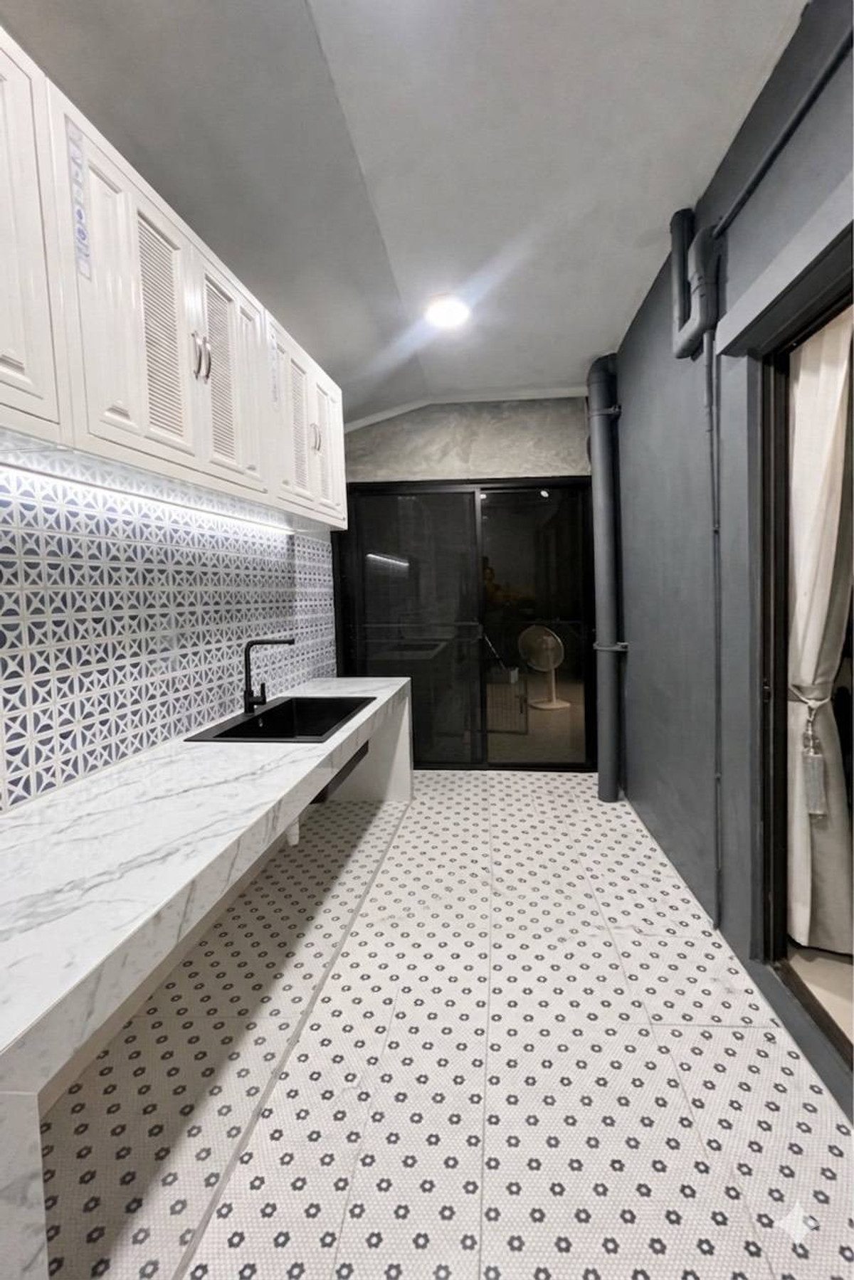 ให้เช่าทาวน์โฮมนนทบุรี บางใหญ่ บางบัวทอง : ทาวน์โฮม หลังมุม ร่มรื่น สไตล์บาหลี อยู่ใกล้ส่วนกลาง มีที่ชาร์จรถ EV ใกล้เซ็นทรัล เวสเกต