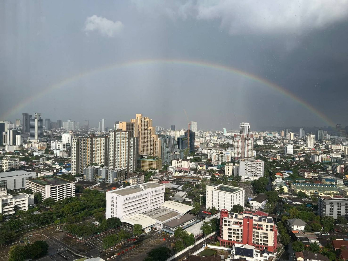 For SaleCondoSapankwai,Jatujak : The owner wants to sell Price can be negotiated! M jatujak 2 bedrooms, pet friendly, very good position, ready to view, dont miss it, if interested contact 0876358339 K.Mang.