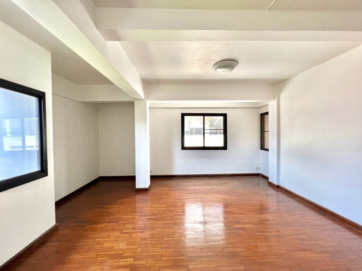 ให้เช่าโฮมออฟฟิศนานา : ให้เช่า โฮมออฟฟิศ นานา สุขุมวิท สวนเบญจกิติ ใกล้ รถไฟฟ้า BTS ใกล้ ทางด่วน และ เพลินจิต | จอดรถได้ 4 คัน