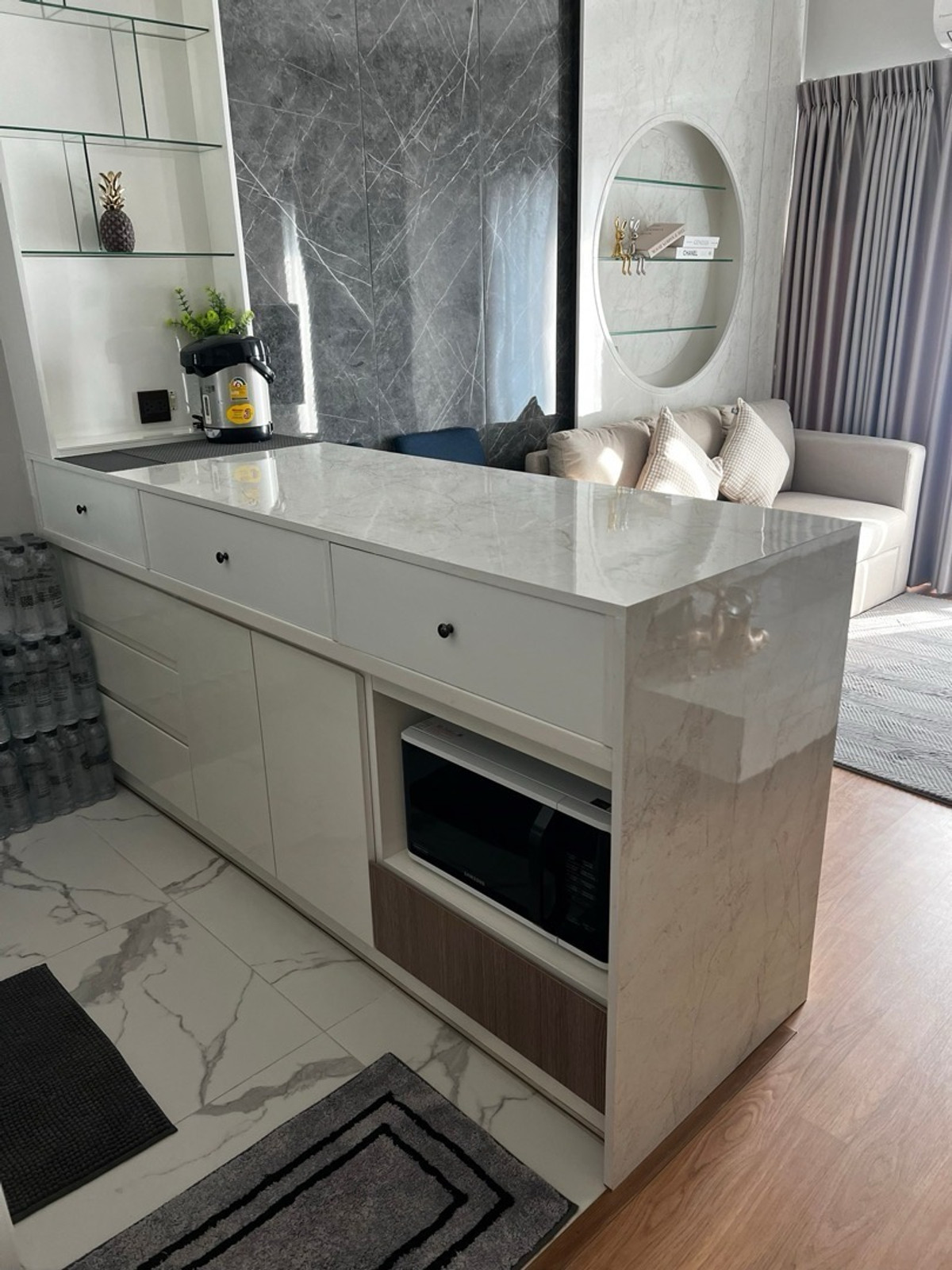 ให้เช่าคอนโด : (GBL1946) 💕คอนโดพร้อมสระว่ายน้ำดาดฟ้าที่ยาวที่สุด 💕 Luxury Condo คอนโดหรู ทำเลดี ใกล้ไนท์บาร์ซ่า ย่านช้างคลาน วิวสวย ทำเลดี
พร้อมให้เช่า 30 มกราคม 2569 

🔥Project name :  Astra Sky River 

- พื้นที่ 35 ตร.ม 
- ชั้น 14
- 1 ห้องนอน 
- 1 ห้องน้ำ  