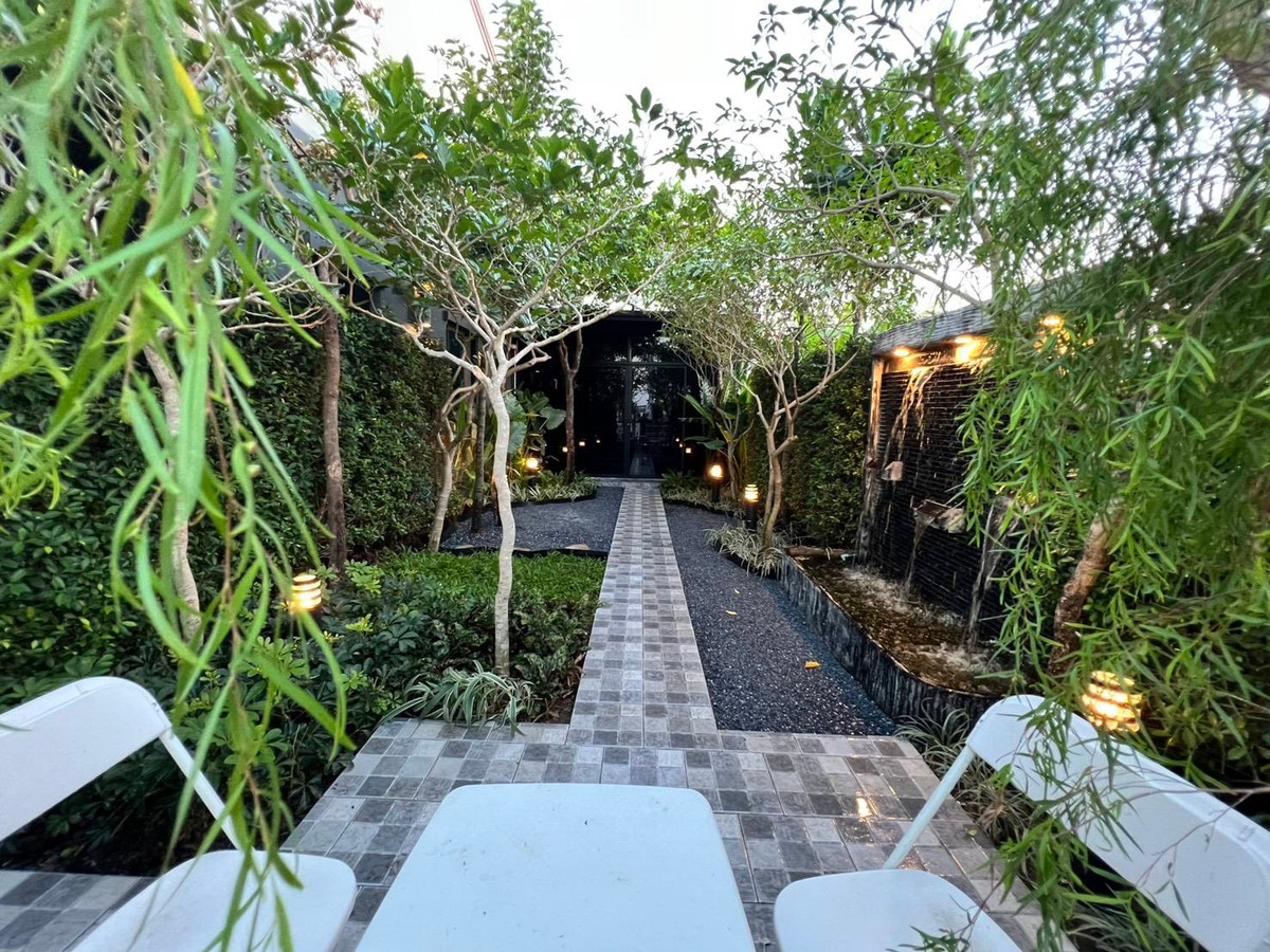 ให้เช่าทาวน์โฮมนนทบุรี บางใหญ่ บางบัวทอง : ทาวน์โฮม หลังมุม ร่มรื่น สไตล์บาหลี อยู่ใกล้ส่วนกลาง มีที่ชาร์จรถ EV ใกล้เซ็นทรัล เวสเกต