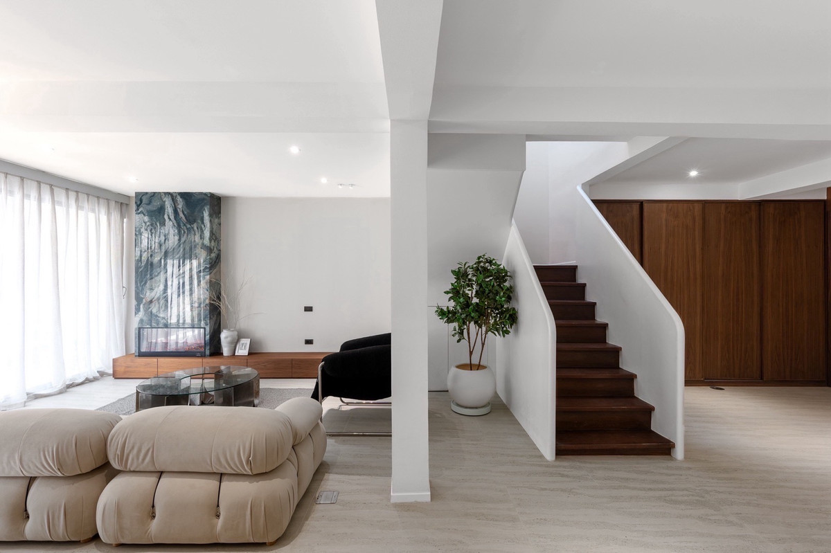 For SaleTownhomeSathorn, Narathiwat : Townhouse in Central City Location on Chan Road Near Business and Shopping Districts