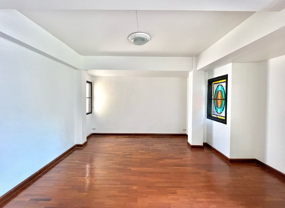 ให้เช่าโฮมออฟฟิศนานา : ให้เช่า โฮมออฟฟิศ นานา สุขุมวิท สวนเบญจกิติ ใกล้ รถไฟฟ้า BTS ใกล้ ทางด่วน และ เพลินจิต | จอดรถได้ 4 คัน