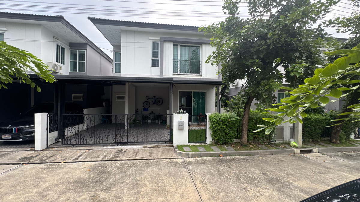 For SaleHousePathum Thani,Rangsit, Thammasat : Semi-detached house for sale, detached house style Forer-Lam Luk Ka Klong 5, near the motorway entrance and exit point, convenient travel.