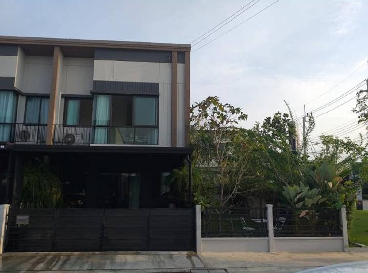 ให้เช่าทาวน์โฮมนนทบุรี บางใหญ่ บางบัวทอง : ทาวน์โฮม หลังมุม ร่มรื่น สไตล์บาหลี อยู่ใกล้ส่วนกลาง มีที่ชาร์จรถ EV ใกล้เซ็นทรัล เวสเกต