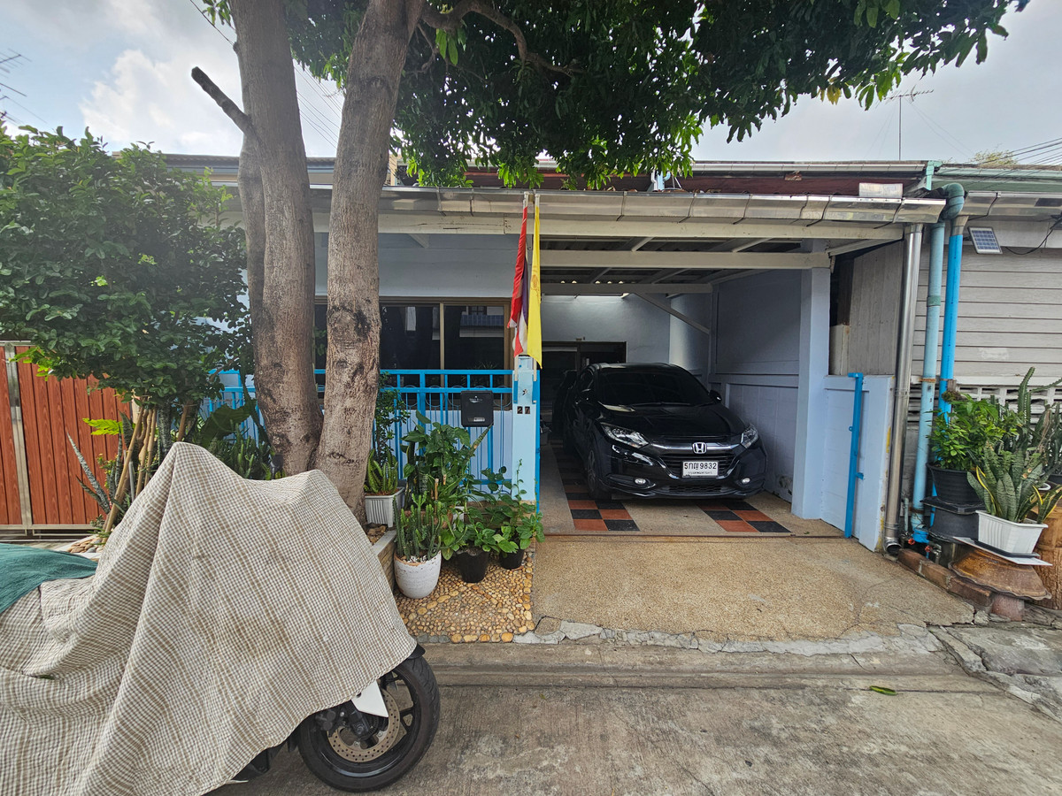 For RentTownhomeMin Buri, Romklao : 2-story townhouse for rent, Ramkhamhaeng 179, area 30 wa, 12000 baht per month. Near Miss Teen intersection, contact 084-694-8888.