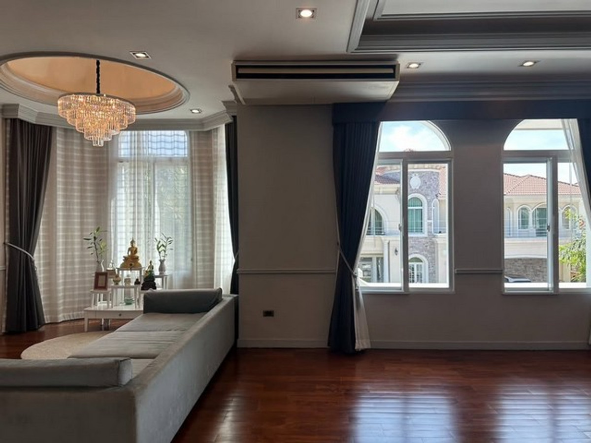 For RentHouseLadkrabang, Suwannaphum Airport : HR3194 Sell or rent a luxury detached house, Two Grand Monaco Bangna Wongwaen Project, fully furnished, ready to move in.