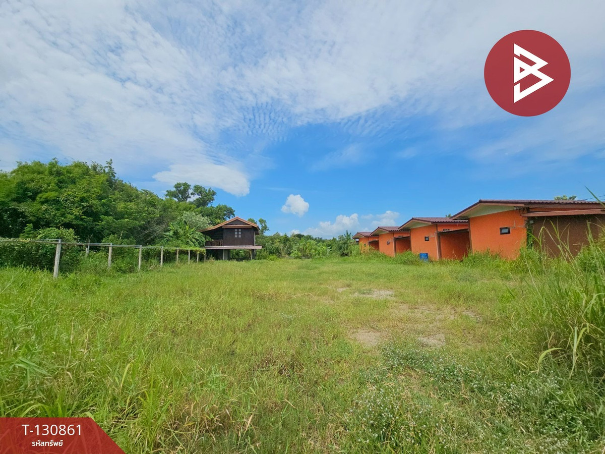 For SaleLandPattaya, Bangsaen, Chonburi : Land for sale with buildings, area 1 rai, Ban Bueng, Chonburi.