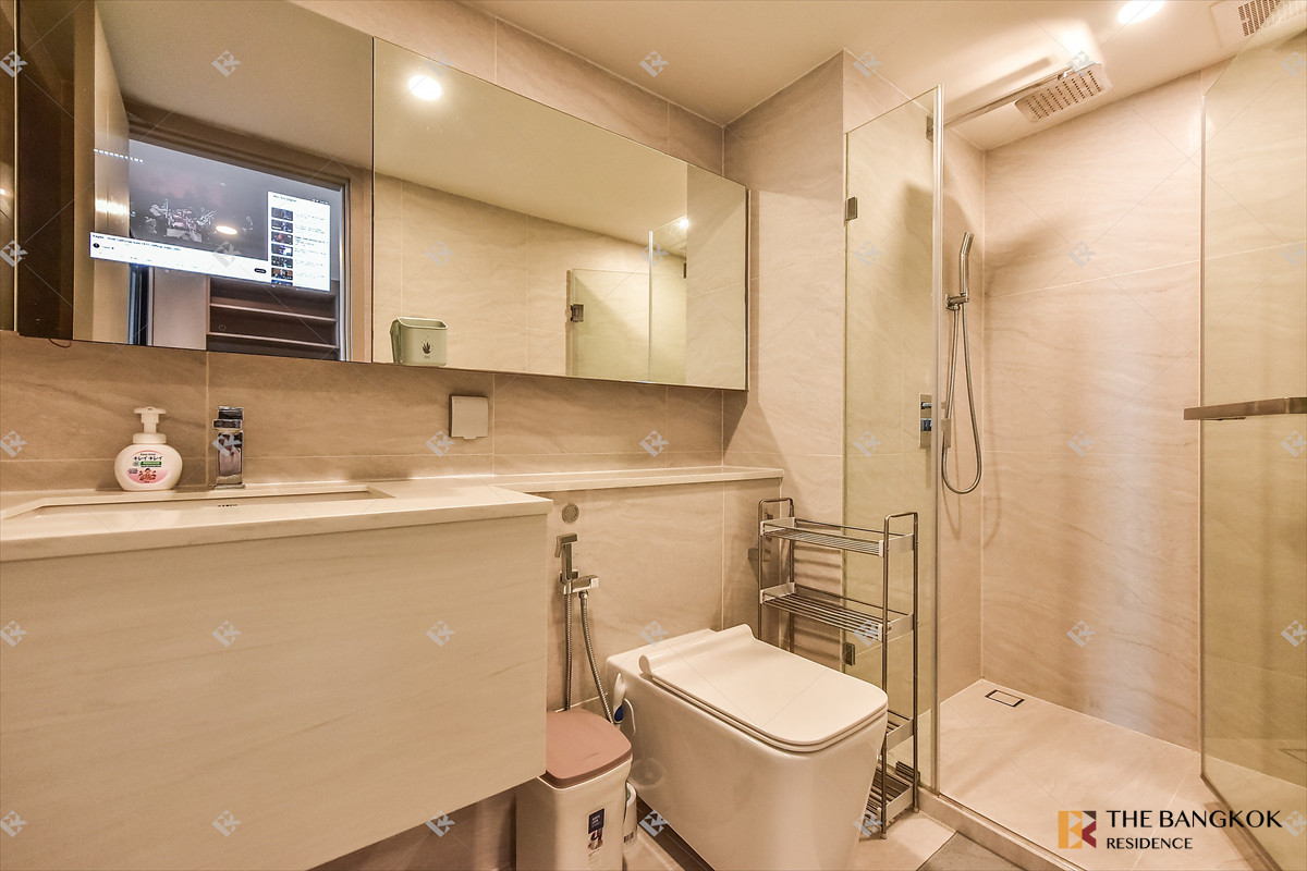 For SaleCondoRatchathewi,Phayathai : 🌆 Modern Loft-Style 2 Bedroom Fully Furnished - Park Origin Ratchathewi 🚆 Near BTS Ratchathewi