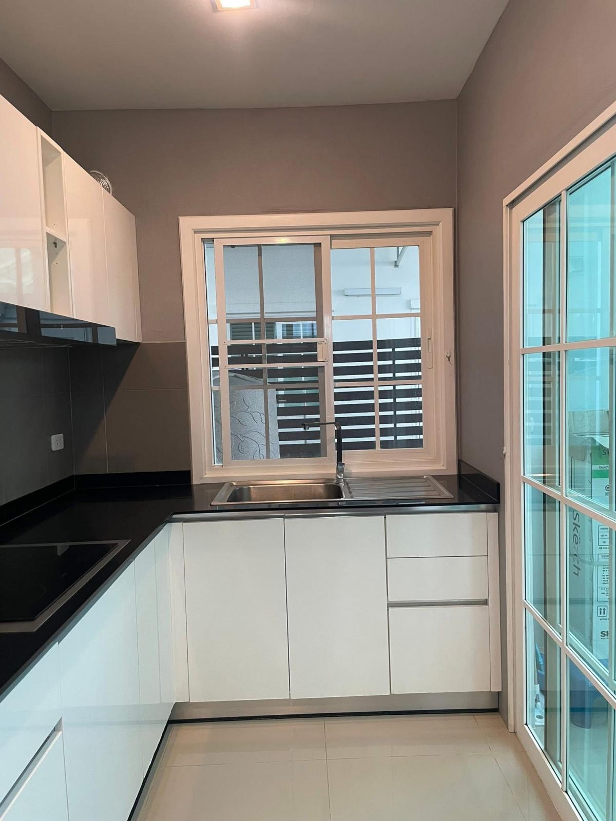 ให้เช่าบ้านนวมินทร์ รามอินทรา : เช่าบ้านเดี่ยว 4 ห้องนอน พร้อมคลับเฮ้าส์และสระว่ายน้ำ ใจกลางลาดพร้าว-เกษตรนวมินทร์ เพียง 40,000 บาท/เดือน เลี้ยงสัตว์ได้ เข้าออกสะดวก ใกล้แหล่งช็อปปิ้งและโรงพยาบาล