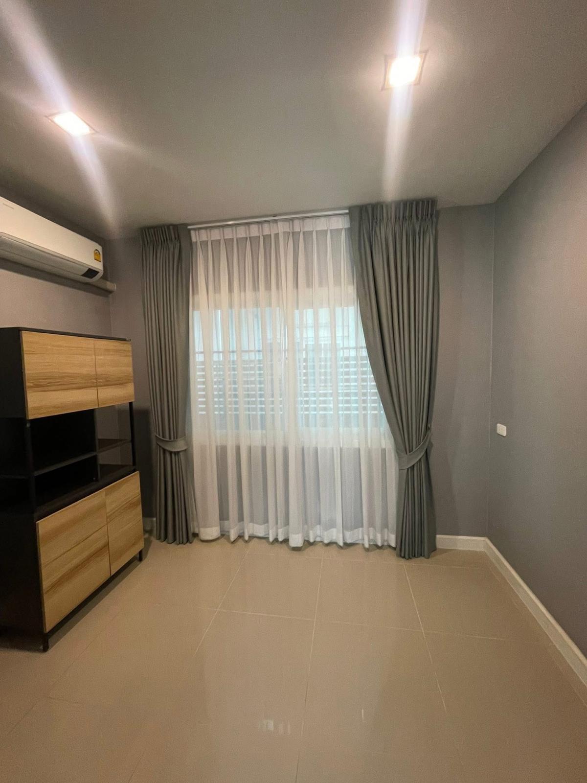 ให้เช่าบ้านนวมินทร์ รามอินทรา : เช่าบ้านเดี่ยว 4 ห้องนอน พร้อมคลับเฮ้าส์และสระว่ายน้ำ ใจกลางลาดพร้าว-เกษตรนวมินทร์ เพียง 40,000 บาท/เดือน เลี้ยงสัตว์ได้ เข้าออกสะดวก ใกล้แหล่งช็อปปิ้งและโรงพยาบาล