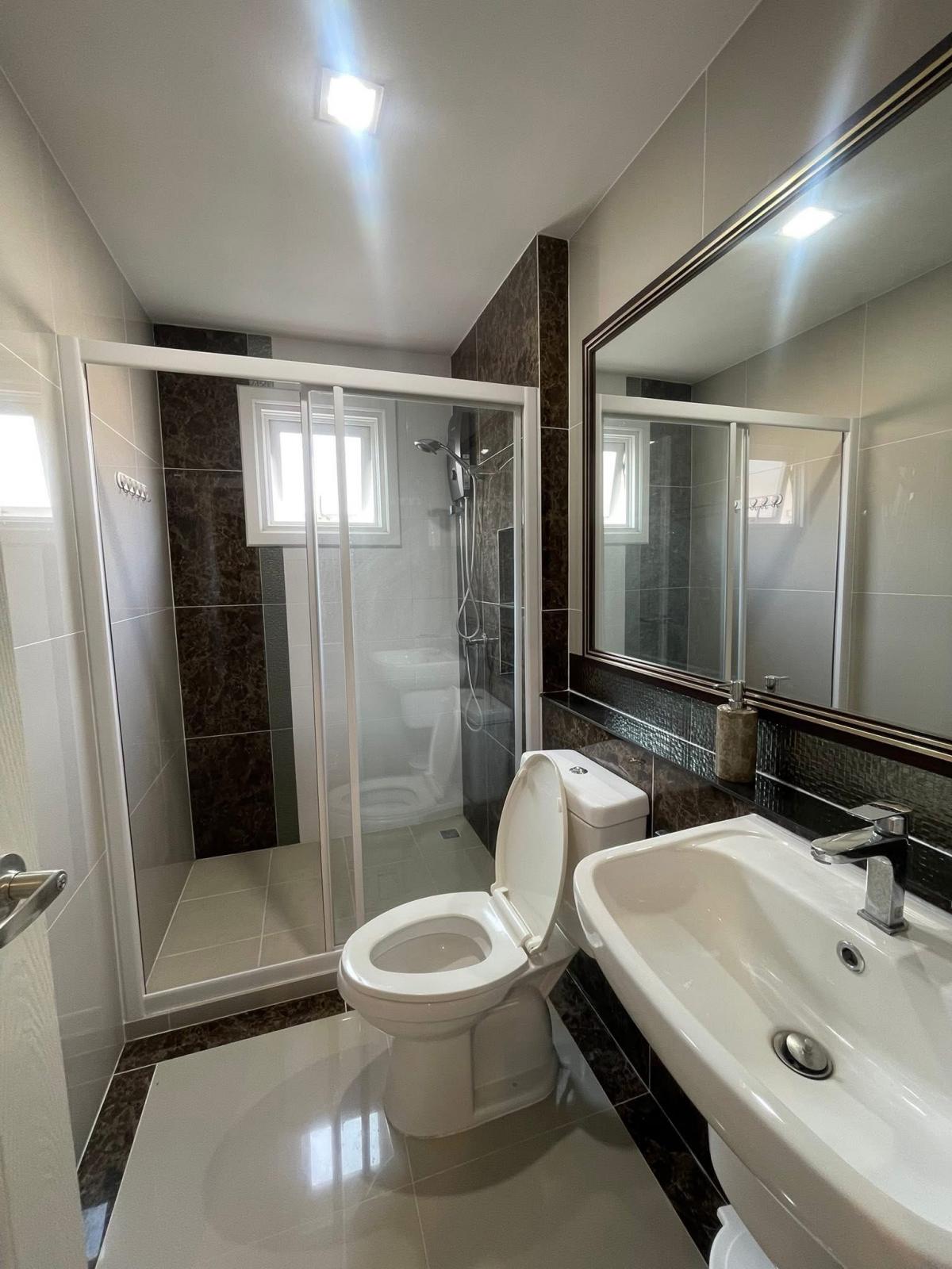 ให้เช่าบ้านนวมินทร์ รามอินทรา : เช่าบ้านเดี่ยว 4 ห้องนอน พร้อมคลับเฮ้าส์และสระว่ายน้ำ ใจกลางลาดพร้าว-เกษตรนวมินทร์ เพียง 40,000 บาท/เดือน เลี้ยงสัตว์ได้ เข้าออกสะดวก ใกล้แหล่งช็อปปิ้งและโรงพยาบาล