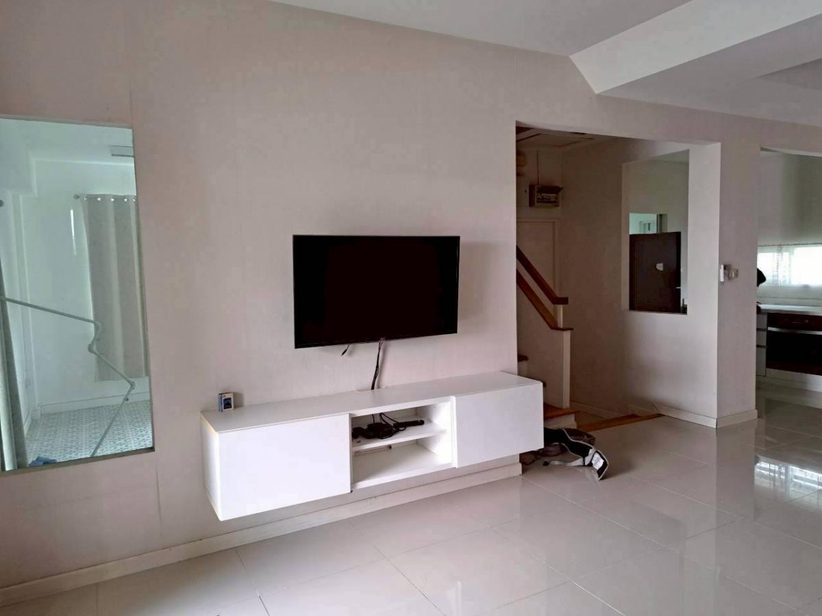 For SaleHouseLadkrabang, Suwannaphum Airport : Beautiful house, 3 bedrooms, 3 bathrooms, on 66 sq m of land, ready to live in the On Nut area. Rent 35,000 baht/month or buy for 6.4 million. If interested, contact now!