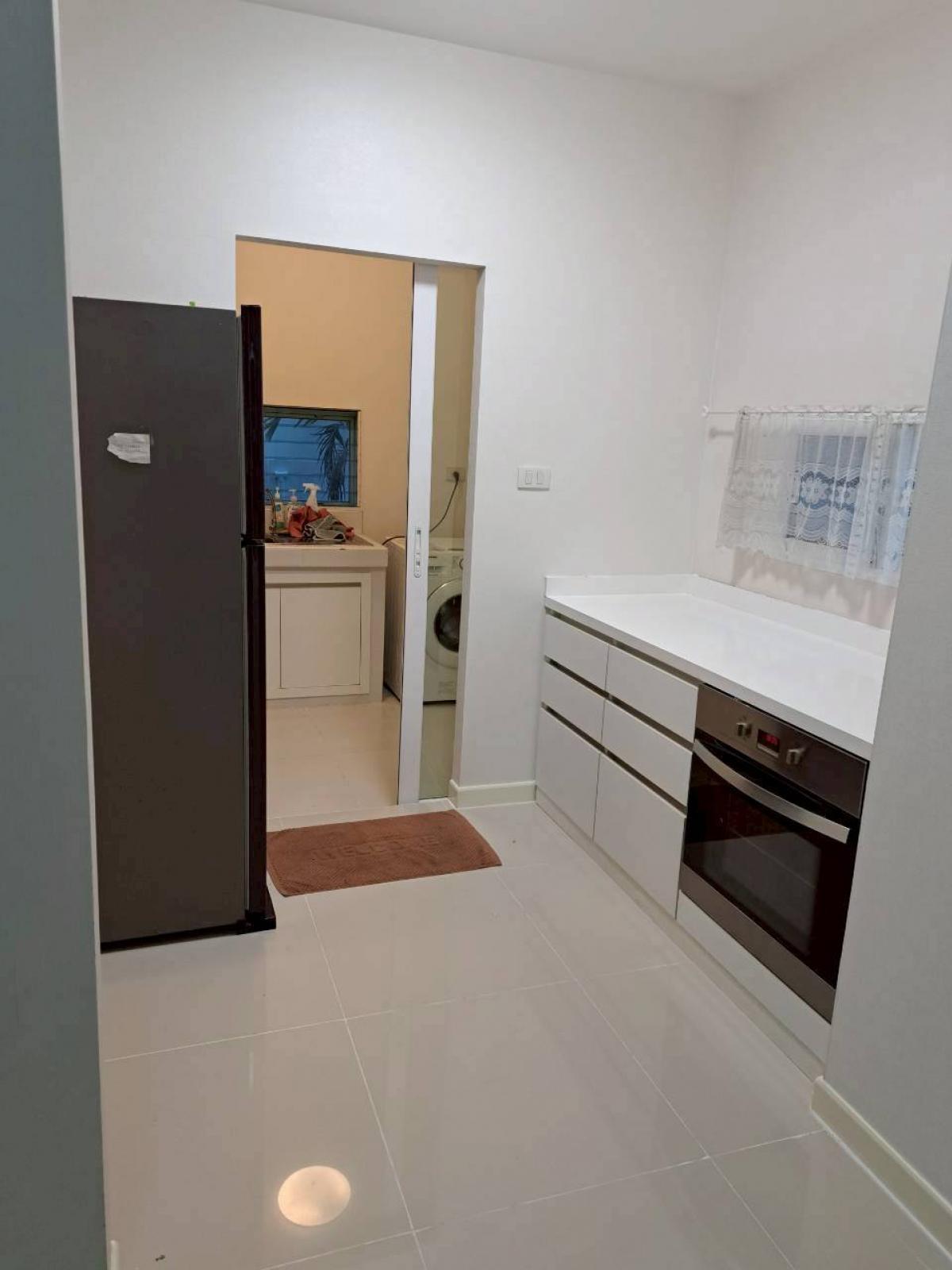 For SaleHouseLadkrabang, Suwannaphum Airport : Beautiful house, 3 bedrooms, 3 bathrooms, on 66 sq m of land, ready to live in the On Nut area. Rent 35,000 baht/month or buy for 6.4 million. If interested, contact now!