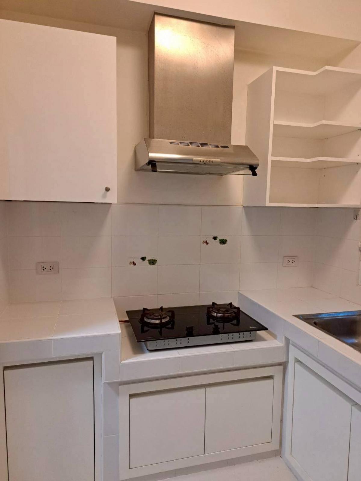 For SaleHouseLadkrabang, Suwannaphum Airport : Beautiful house, 3 bedrooms, 3 bathrooms, on 66 sq m of land, ready to live in the On Nut area. Rent 35,000 baht/month or buy for 6.4 million. If interested, contact now!