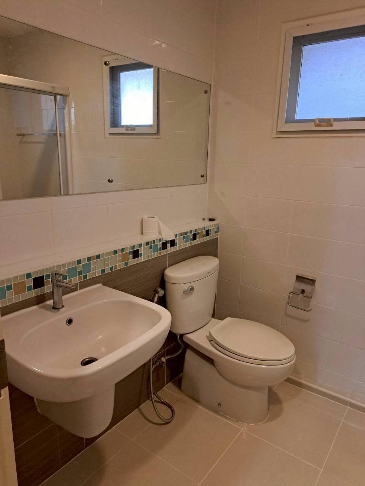 For SaleHouseLadkrabang, Suwannaphum Airport : Beautiful house, 3 bedrooms, 3 bathrooms, on 66 sq m of land, ready to live in the On Nut area. Rent 35,000 baht/month or buy for 6.4 million. If interested, contact now!