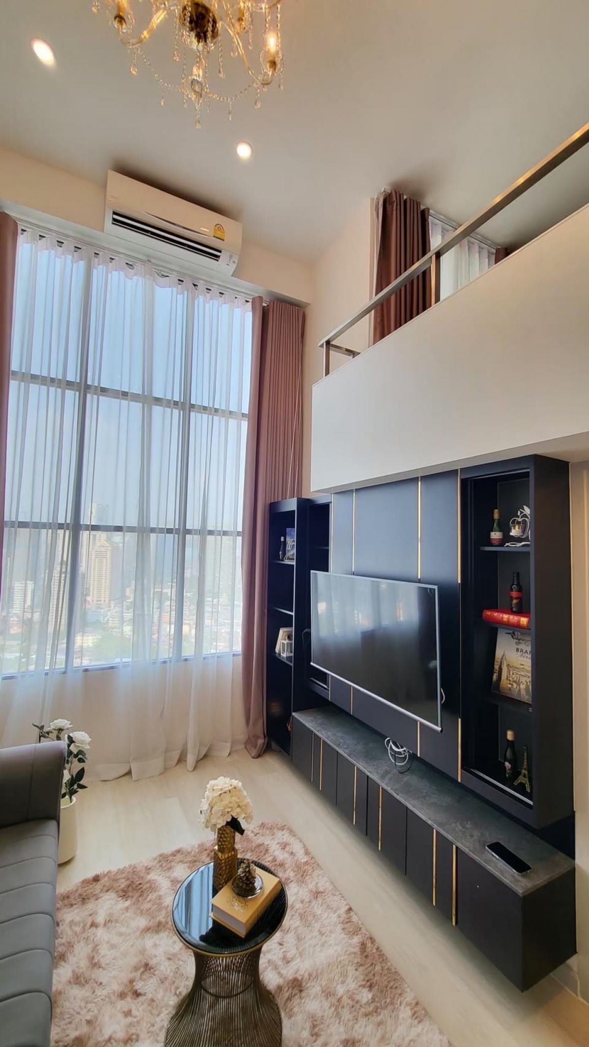 For SaleCondoSathorn, Narathiwat : Luxury condo in the heart of Sathorn, 2 bedrooms, near Chong Nonsi BTS. Price only 6.5 million with complete facilities!
